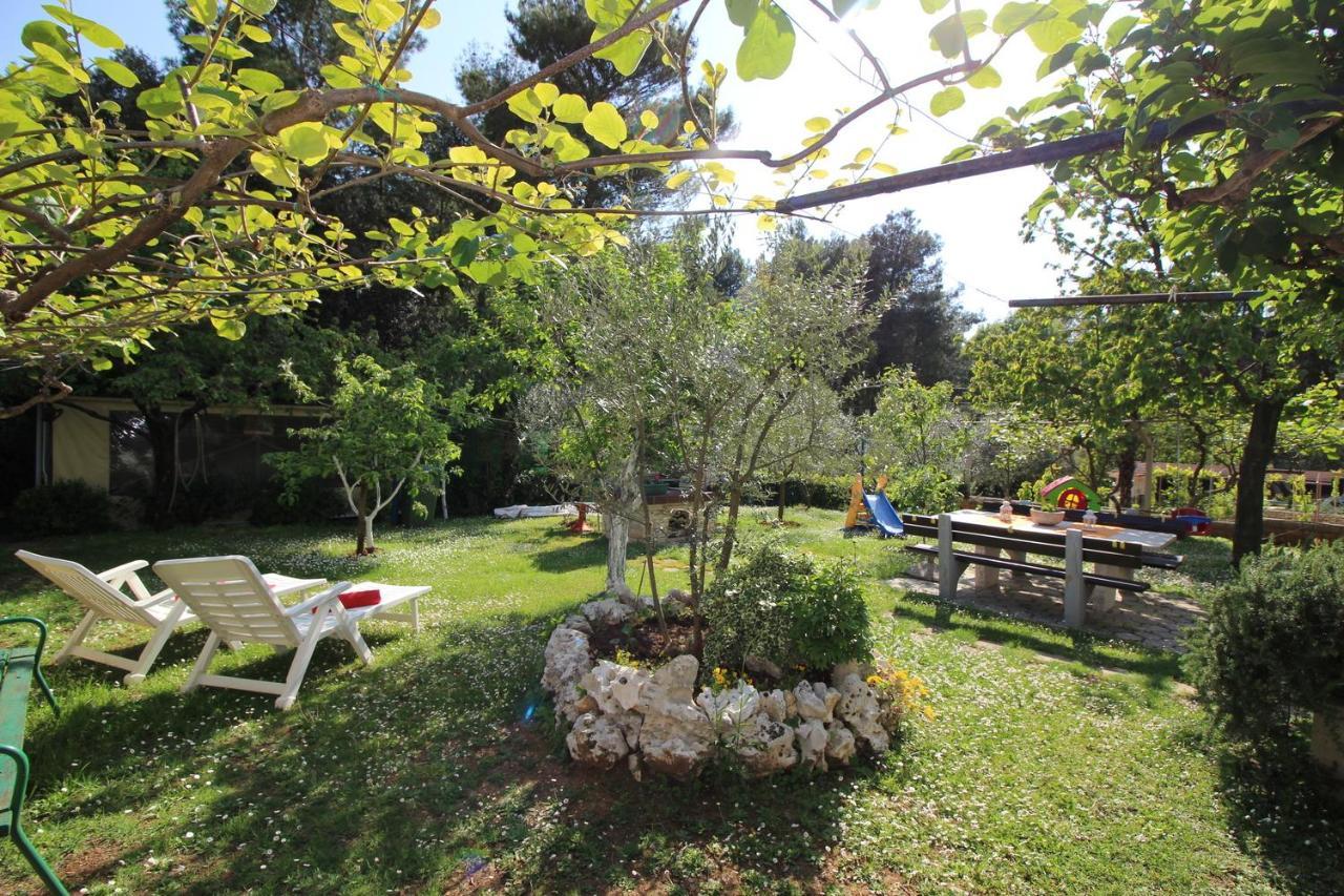 Modern Apartment Sabina With Nice Garden Пореч Екстер'єр фото